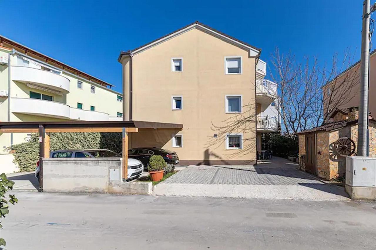 Apartments With A Parking Space Kastel Luksic, Kastela - 22071 Exterior foto