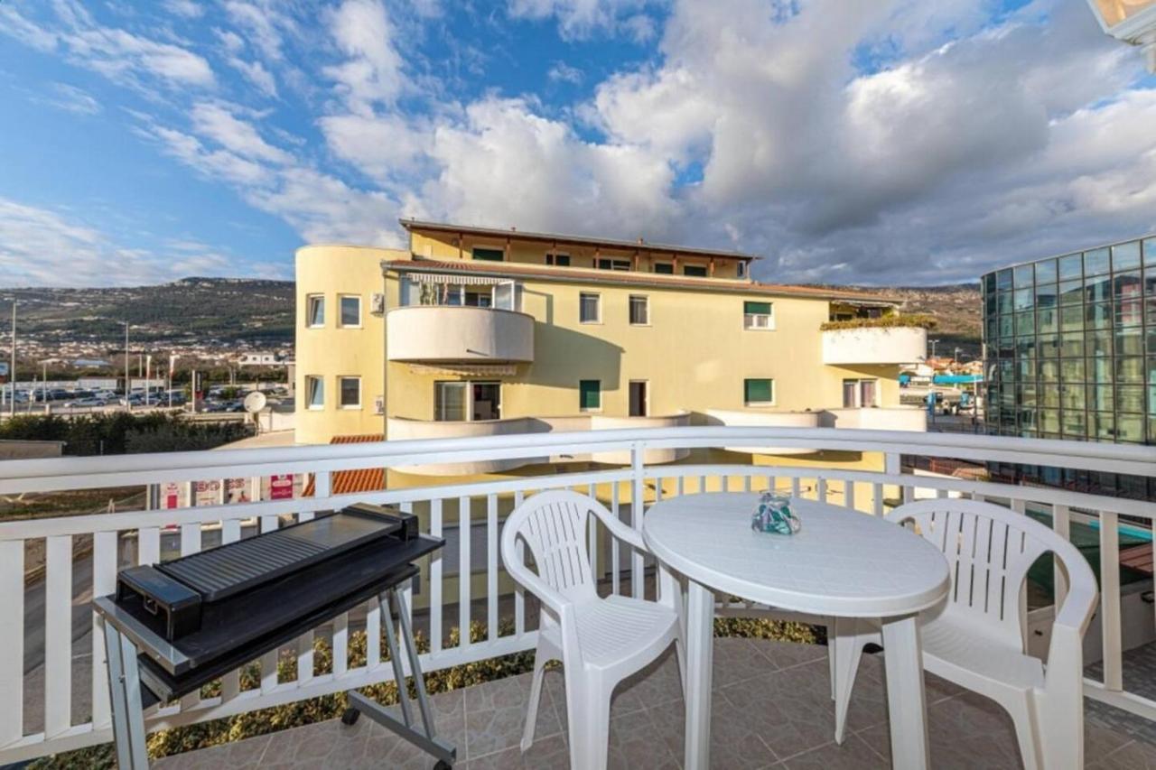 Apartments With A Parking Space Kastel Luksic, Kastela - 22071 Exterior foto