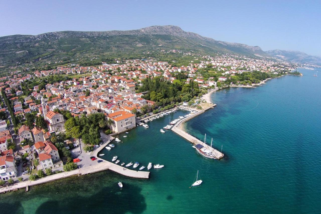 Apartments With A Parking Space Kastel Luksic, Kastela - 22071 Exterior foto